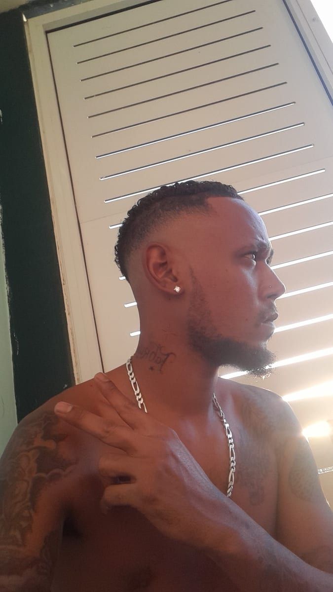Bilele - Annonces gay à Lignières Profil de Bilele, 33 ans, Annonces gay à Lignières (Neuchâtel)
