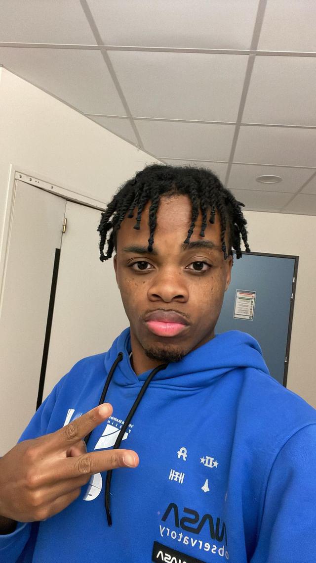 Kalvin - Annonces gay à Les Verrières Profil de Kalvin, 23 ans, Annonces gay à Les Verrières (Neuchâtel)