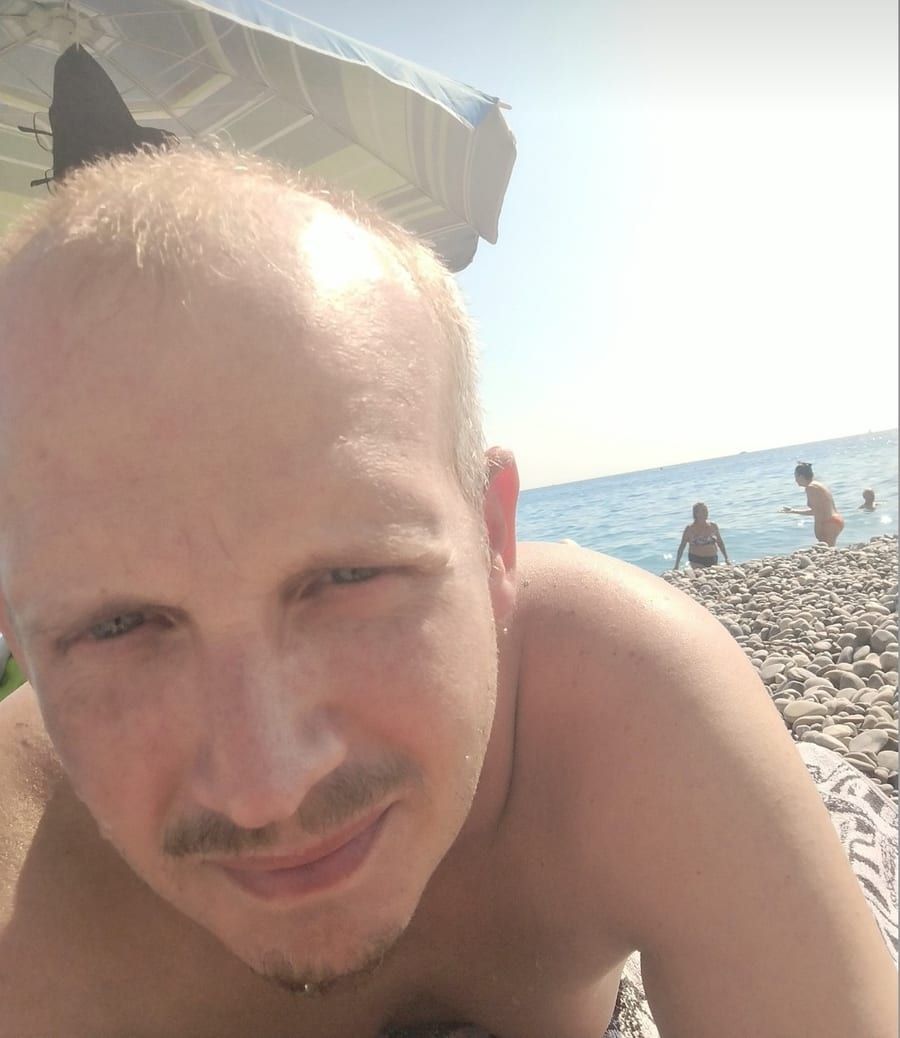 Profil de Zine, 27 ans, Annonces gay à Enges (Neuchâtel)