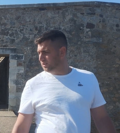 Nihad - Annonces gay à Cornaux NE Profil de Nihad, 38 ans, Annonces gay à Cornaux NE (Neuchâtel)