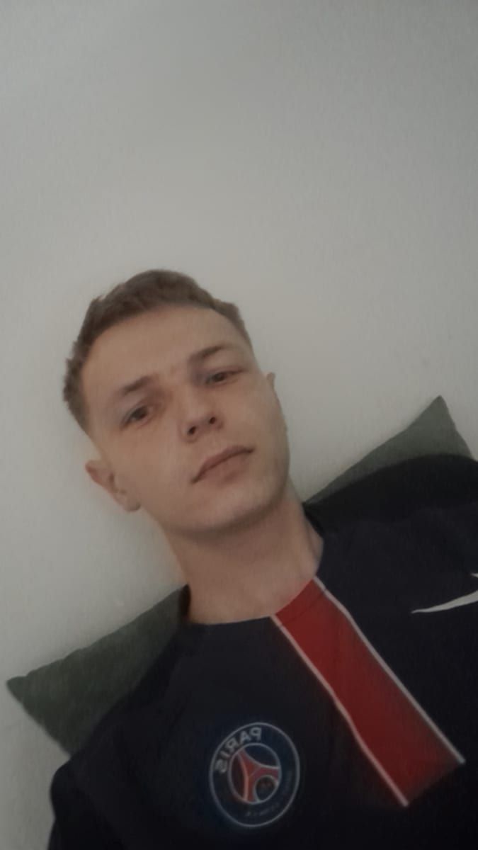 Tharcisse - Annonces gay à St-Aubin-Sauges Profil de Tharcisse, 38 ans, Annonces gay à St-Aubin-Sauges (Neuchâtel)