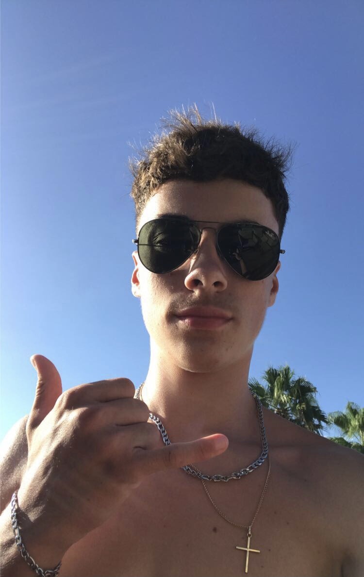 Profil de Kalide, 22 ans, Annonces gay à Mont-de-Buttes (Neuchâtel)