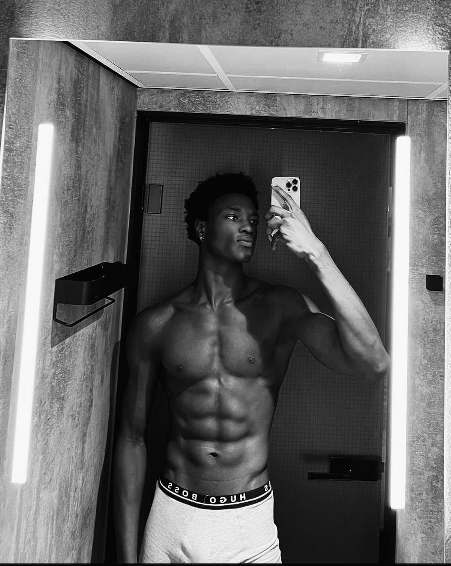 Zeynel - Annonces gay à Auvernier Profil de Zeynel, 31 ans, Annonces gay à Auvernier (Neuchâtel)
