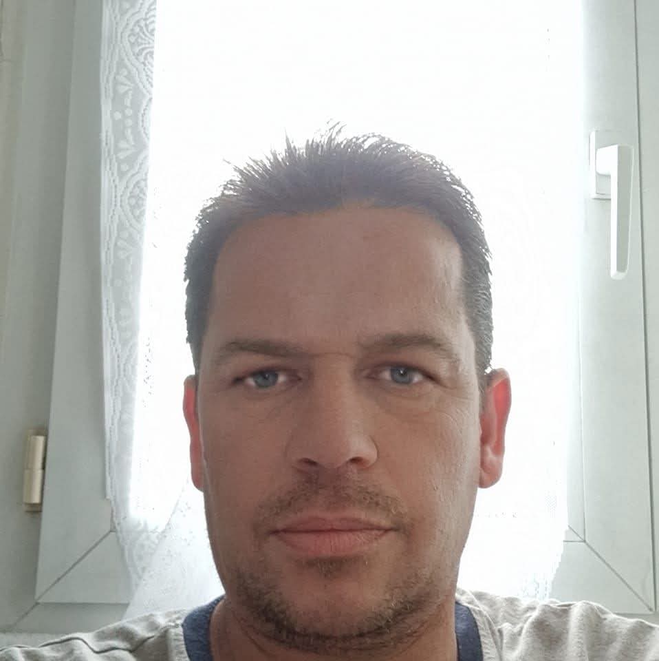 Profil de Kolia, 44 ans, Annonces gay à Bevaix (Neuchâtel)