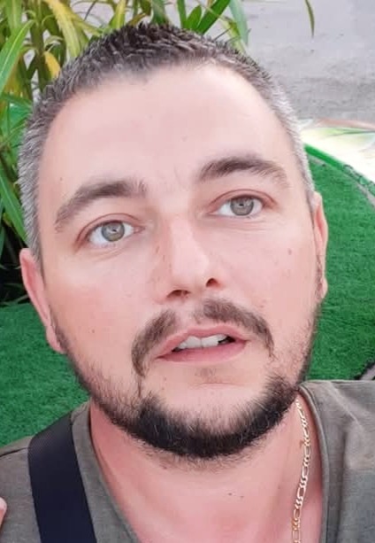 Sullian - Annonces gay à St-Aubin-Sauges Profil de Sullian, 39 ans, Annonces gay à St-Aubin-Sauges (Neuchâtel)