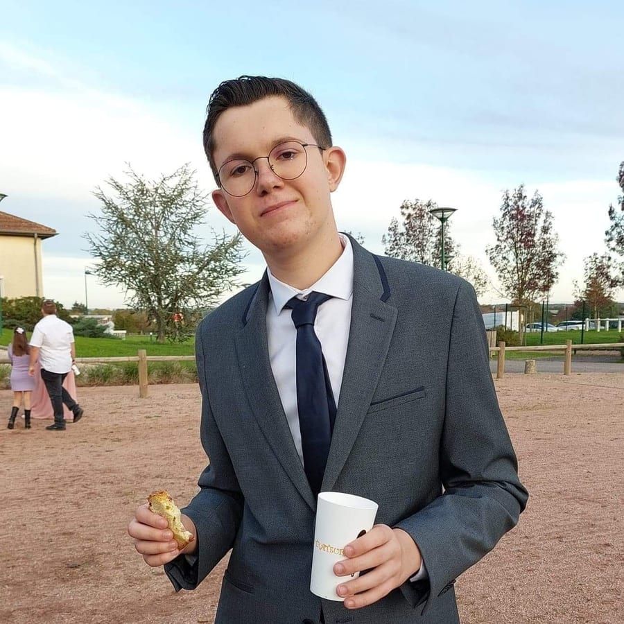Profil de Henzo, 23 ans, Annonces gay à La Côte-aux-Fées (Neuchâtel)