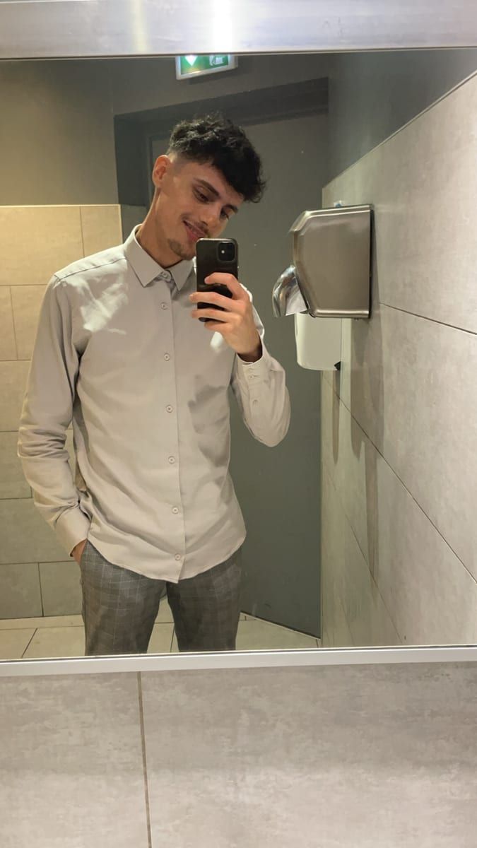 Liem - Annonces gay à Fontainemelon Profil de Liem, 23 ans, Annonces gay à Fontainemelon (Neuchâtel)
