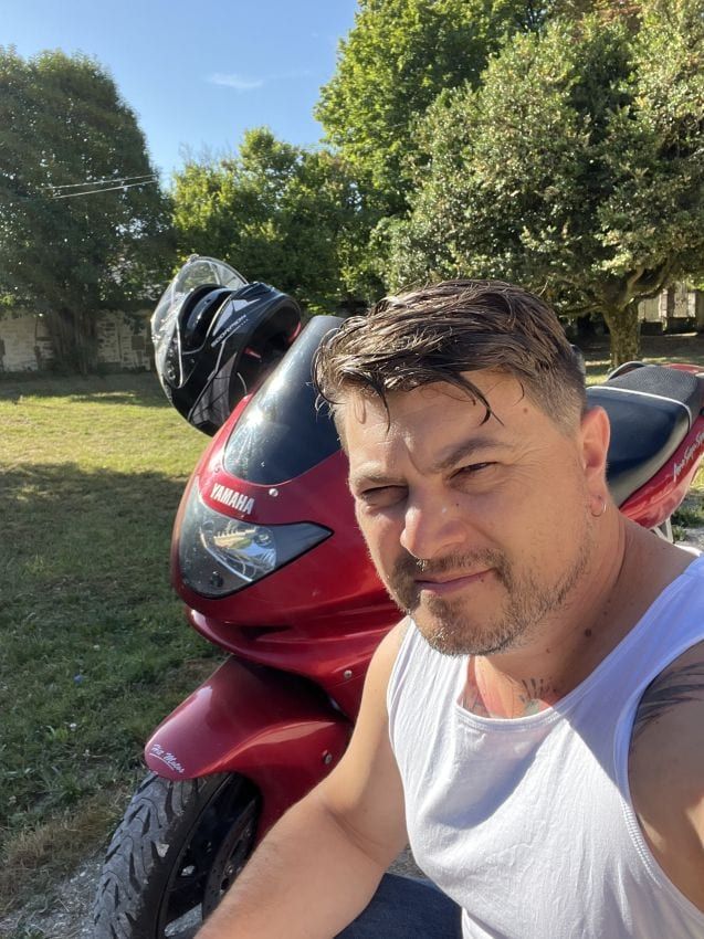 Profil de Suraj, 32 ans, Annonces gay à Les Bayards (Neuchâtel)