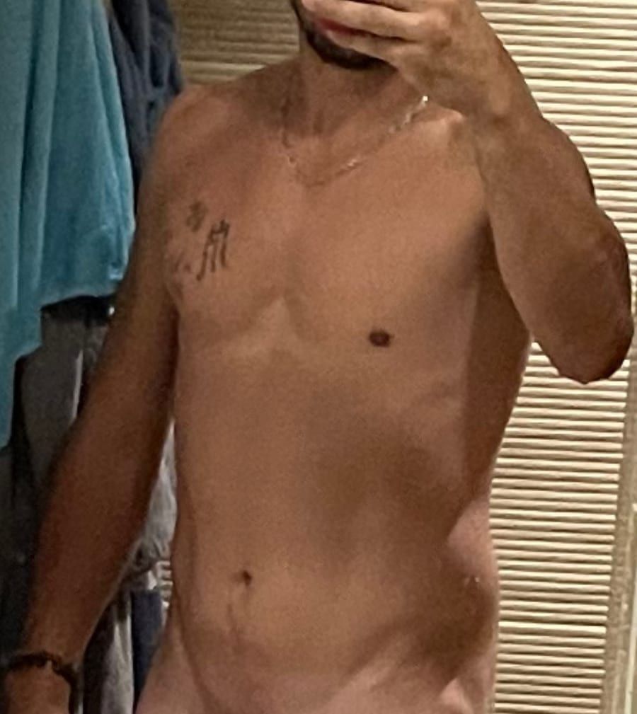 Profil de Boubeker, 22 ans, Annonces gay à La Côte-aux-Fées (Neuchâtel)