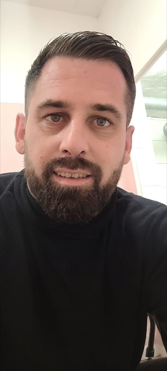 Kerian - Annonces gay à Le Locle Profil de Kerian, 34 ans, Annonces gay à Le Locle (Neuchâtel)