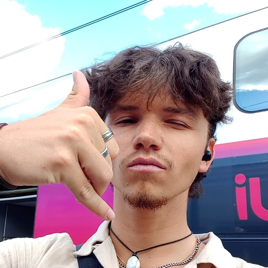 Rouan - Annonces gay à St-Aubin-Sauges Profil de Rouan, 22 ans, Annonces gay à St-Aubin-Sauges (Neuchâtel)