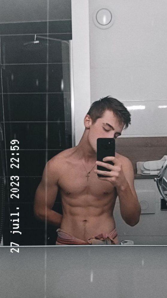 Profil de Charle, 32 ans, Annonces gay à Couvet (Neuchâtel)