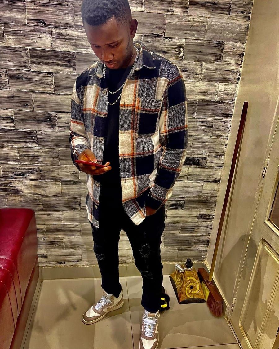 Profil de Amirouche, 25 ans, Annonces gay à La Chaux-du-Milieu (Neuchâtel)