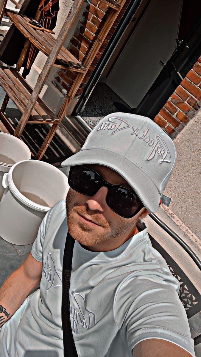 Profil de Jean-guy, 41 ans, Annonces gay à Le Cerneux-Péquignot (Neuchâtel)