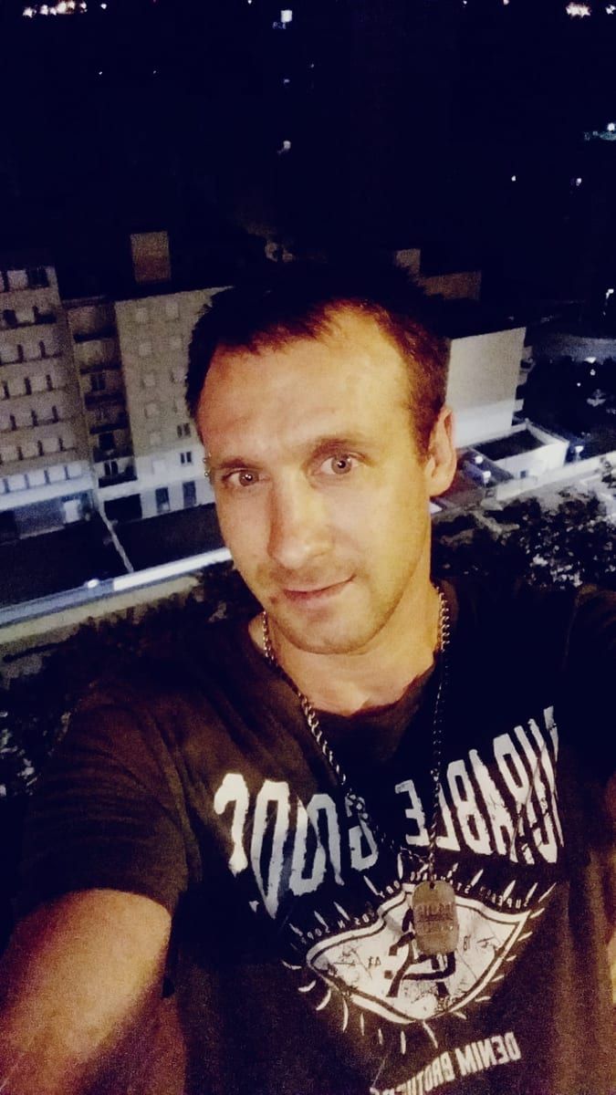 Liron - Annonces gay à Hauterive NE Profil de Liron, 36 ans, Annonces gay à Hauterive NE (Neuchâtel)