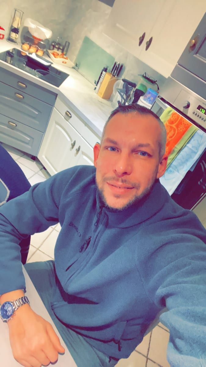 Profil de Deni, 31 ans, Annonces gay à Thielle (Neuchâtel)